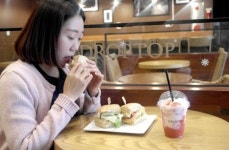 사나푸드부천대점 | [리얼푸드]샌드위치? 떡튀순?…혼밥족은 뭐 먹고 사나