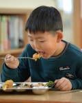 [리얼푸드][건강한 학교밥④]“고사리, 취나물 더 주세요” 아홉살 아이들의 외침