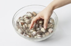 [리얼키친]겨울입맛 살려줄 ‘깻잎꼬막무침’