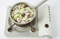[리얼푸드]뜨끈한 국물이 생각날 땐 ‘토토리 온국수’