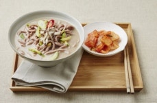 [리얼푸드]제철식재료로 고소하게…‘수수들깨 칼국수’