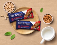 [리얼푸드] 하이뮨, 단백질바로 즐긴다…일동후디스, ‘하이뮨 프로틴 밸런스 액티브바’ 출시