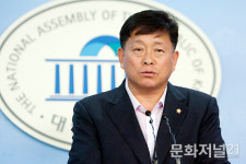 與 “추미애, 대선불복 발언 사과하라”