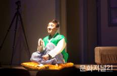 [MJ포토] 현대 고령사회 재조명한 연극 ‘오거리 사진관’