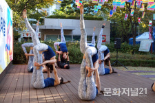 [MJ포토] 아크로요가 시연하는 광명 요가힐 시연단