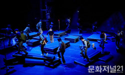 [리뷰] 자유 넘치는 이 땅의 폐쇄성, 연극 ‘탈출-날숨의 시간’