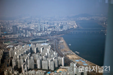 [르포] 지하 2층서 118층까지 1분…아찔한 경험 ‘롯데월드타워’