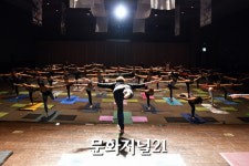 [MJ포토] 2017 코리아 요가 페스타…여동구의 유니버셜요가 