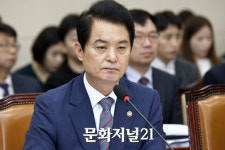 류영진 식약처장에 뿔난 백혈병 환자들…“약사 위해 일하나”