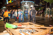 [MJ포토] 분향소 철거 마치고 감회 나누는 활동가들