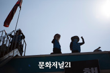 [MJ포토] “도로공사 직접고용 결단 전엔 내려올 수 없어”