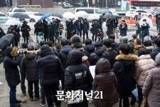 [MJ포토] “쌍용차가 또…” 복직 연기 소식에 몰려든 취재진