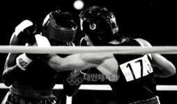 [조영섭의 복싱 스토리] 챔프 문성길과 올림픽 레슬링 금메달 한명우