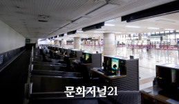[르포] 코로나가 닫은 ‘하늘길’…텅빈 김포공항