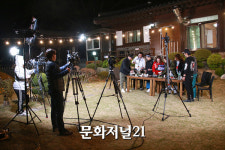 [MJ포토] 야간 촬영도 문제 없는 사랑해요대한민국 시니어모델들