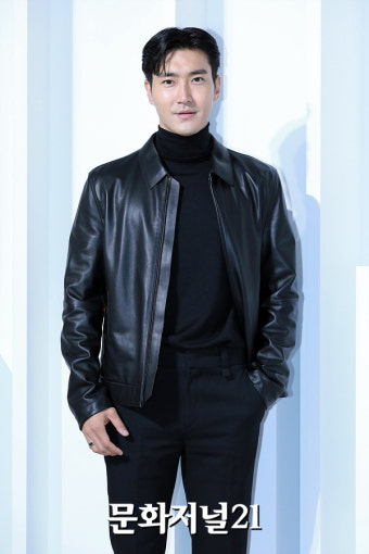 [MJ포토] 최시원, '멋스러운 올블랙 패션'(발렌타인)