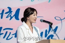[MJ포토]2023 수성못 요가페스티벌, 인사하는 육회정 수성구요가회장