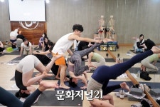 [MJ포토]요가의 본질을 찾아가는 특강 진행