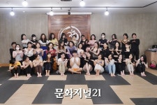 [MJ포토]요가의 본질을 찾아가는 특강 진행