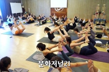 [MJ포토]요가의 본질을 찾아가는 특강 진행