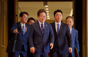 이재명 대통령, 김민석 국무총리 등 참모진에 임명장 수여