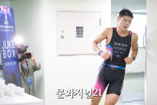 [MJ포토] 롯데월드타워 102층 돌파~