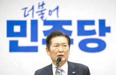 DJ 추도사서도 갈린 메시지…정청래-이재명, ‘두 리더’의 시차