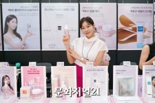 [MJ포토] 방송인 현영 뷰티&헬스케어쇼 현장 소통