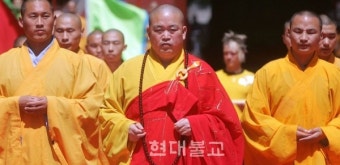소림사 주지 슈 용씬, 횡령·혼외자식 '무혐의'