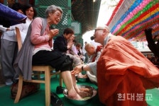 어르신, 창포물에 발씻고 건강하세요.