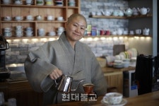 튀는 돌 부산 문화포교 큰 밭 일구다 고정된 틀 안에 갇힌 불교, 변화가 필요