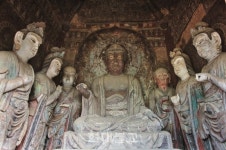 간절한 佛心, 절벽에 불국토를 새겨넣다