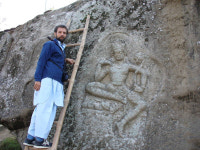 테러로 파괴된 관음상 10년 만에 복원