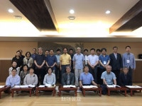 비폭력·민족성 충돌… 인문학자의 선택은