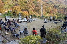 은행나무 아래 가을축제