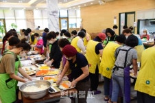 코로나로 지친 아이들에게 희망김밥 전달