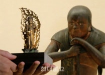 목조 동자상서 복장 유물 대거 발견