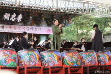 호국성사 앞에 펼쳐진 호국음악 한마당