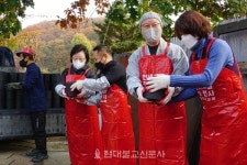 청련사 정성 담긴 연탄으로 따뜻한 겨울나길