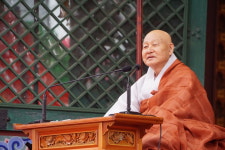 준비한 것 잊었다 성파 종정예하 즉석법문에 대중들 박수