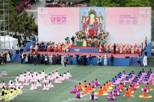 따뜻한 희망과 치유의 등 밝히자