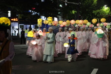 부산 도심 수놓은 연등물결, 불교문화 가치 드높여