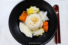 [사찰국수 기행 스님이 웃는다] 1. 여거 스님의 백김치 물국수