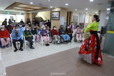 부산 약수사, 요양병원 어르신 새해 건강 기원