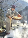 [사찰국수 기행] 21. 정관 스님의 능이 배추 칼국수 