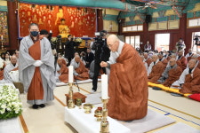 법정 스님 열반 15주기 추모재 및 부도탑 제막식 봉행