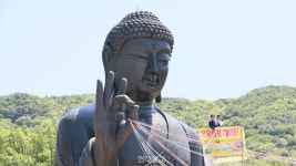 천안 각원사 대불 목욕의식…번뇌 씻는 수행