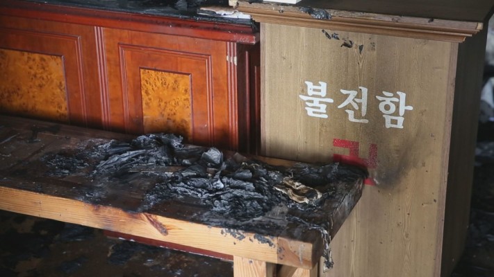 부산 원각사 화재 초기 진압..건조한 계절 화재 주의 | 포토뉴스
