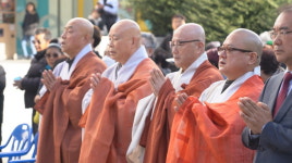창립 1주년 기념‥김장김치·장학금 전달, 1000명 공양