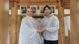 스노보드 금메달리스트 이상호 선수, 호산스님에 금메달